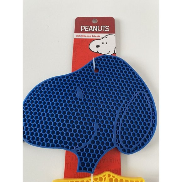 Peanuts Silicone Trivet Pack of 2, Best Brands Woodstock and Snoopy Head Shaped - Picture 4 of 5